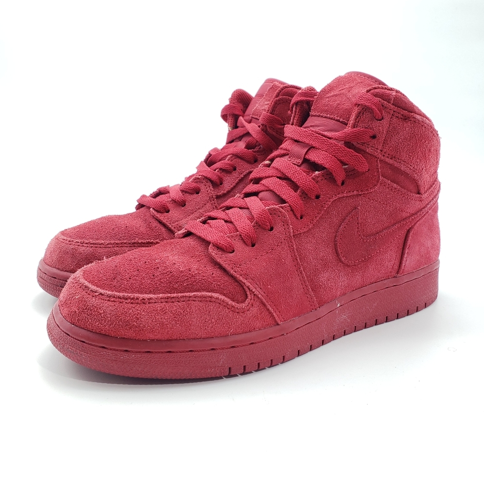 Air Jordan 1 Retro Red Suede GS Size 7Y/Wmns 8.5 Pre-Owned 705300-603 PreOwned
